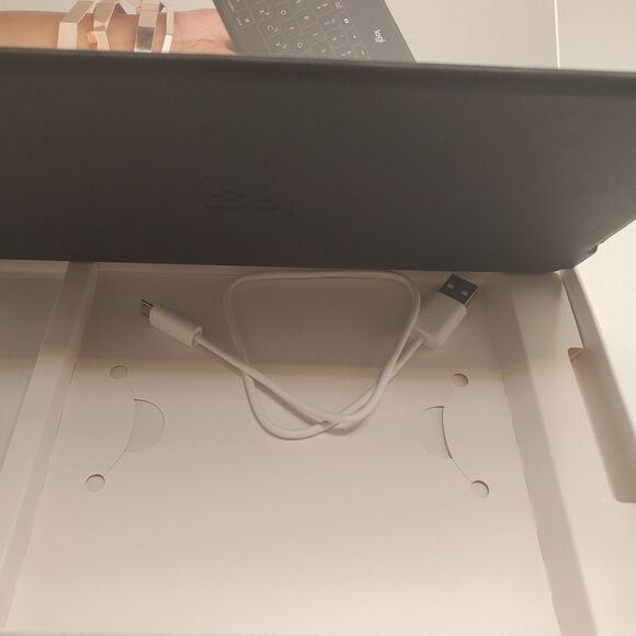 LOGITECH KEYS-TO-GO BLUETOOTH CORDLESS KEYBOARD FOR "I" PRODUCTS - Picture 4 of 10